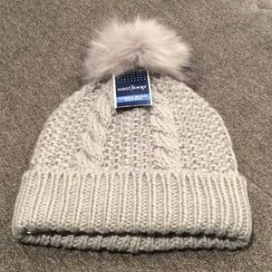 ♥️NWT West Loop Women’s/Girls beanie Pom-Gray♥️